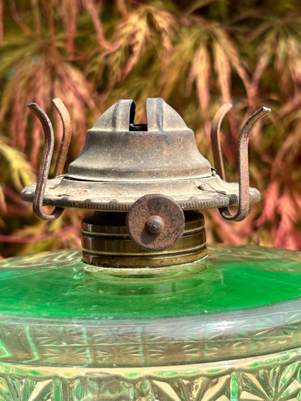 Antique King, Son & Co. No.24 Uranium Oil Lamp - Picture 7 of 12